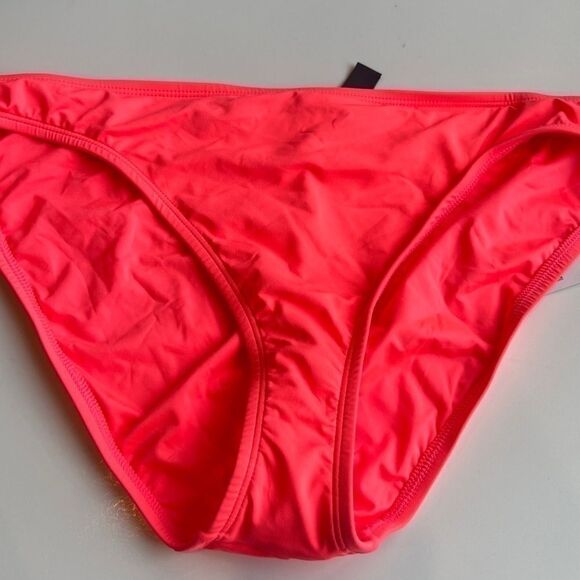 La Blanca Classic Bikini Bottoms - Hot
Coral, swimwear size 14 New swim suit - Picture 5 of 6
